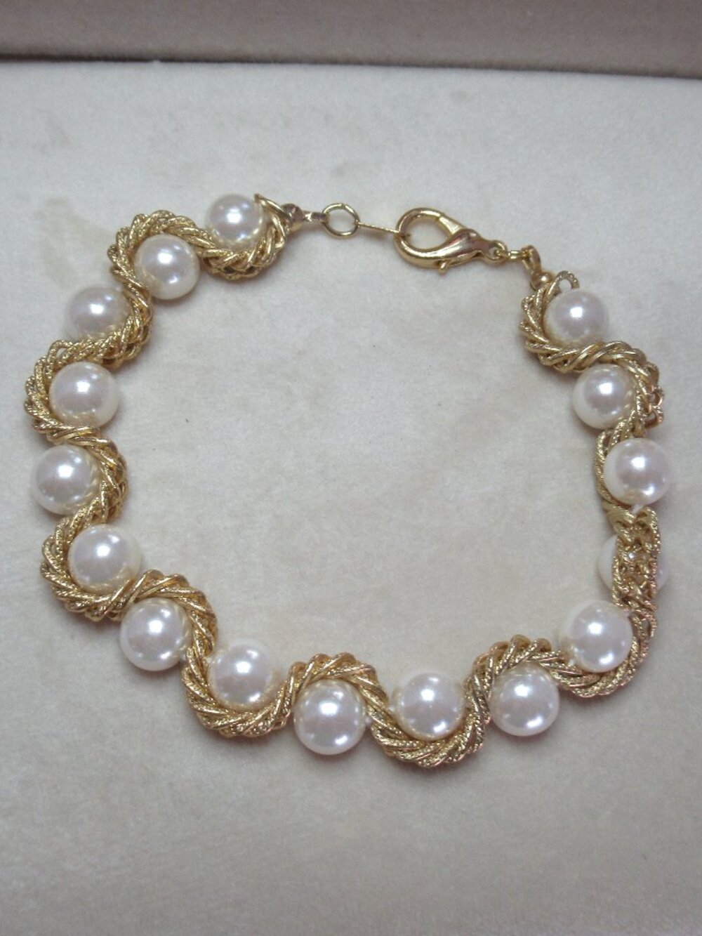 Vintage Gold Plated Rope and Faux Pearl Bracelet 7.75 in long, New, Never worn